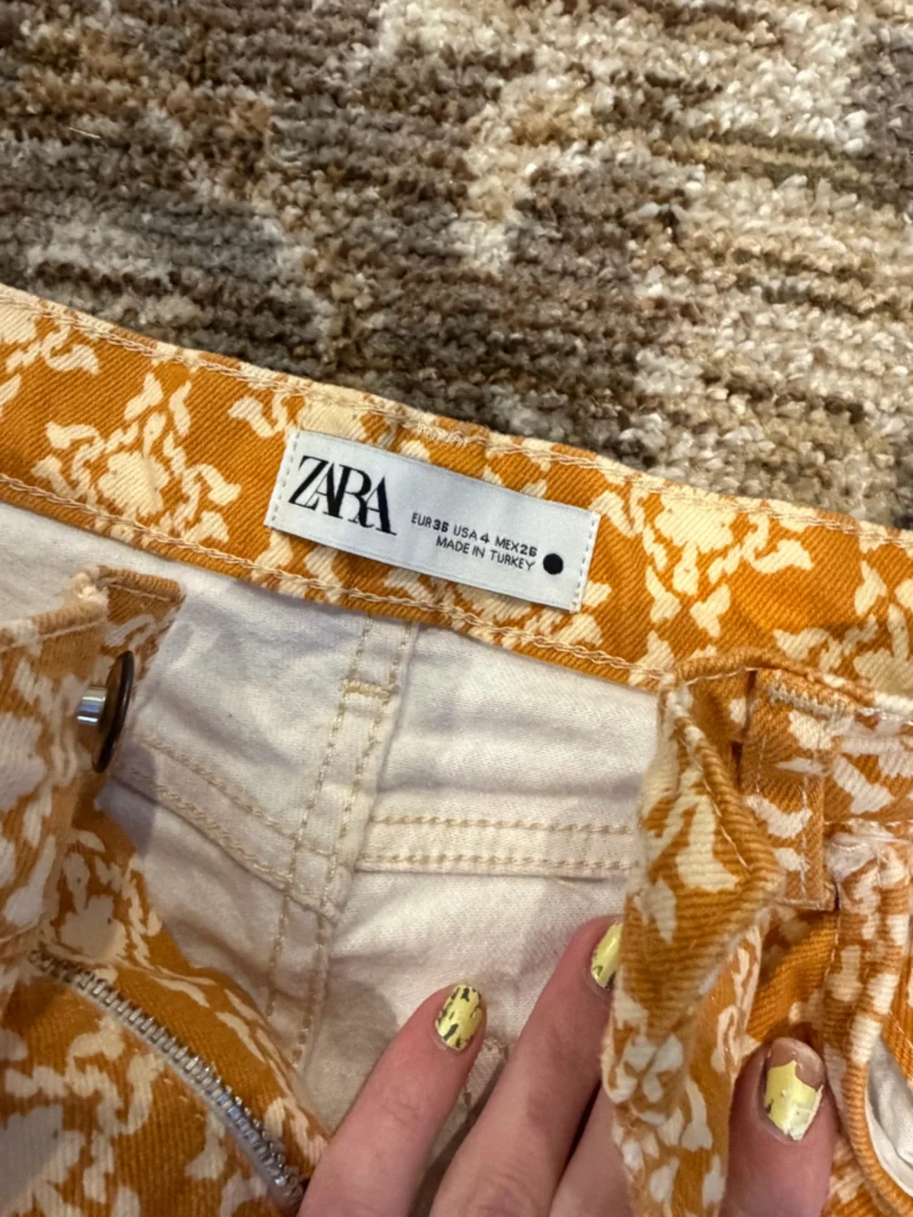 Zara The Dreed Abstract Floral
Cropped Flare Jean size 4 - Picture 5 of 5